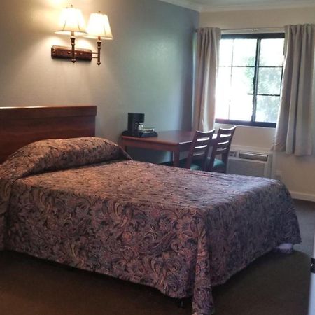 Sierra Crossing Motel Bloomington Екстер'єр фото