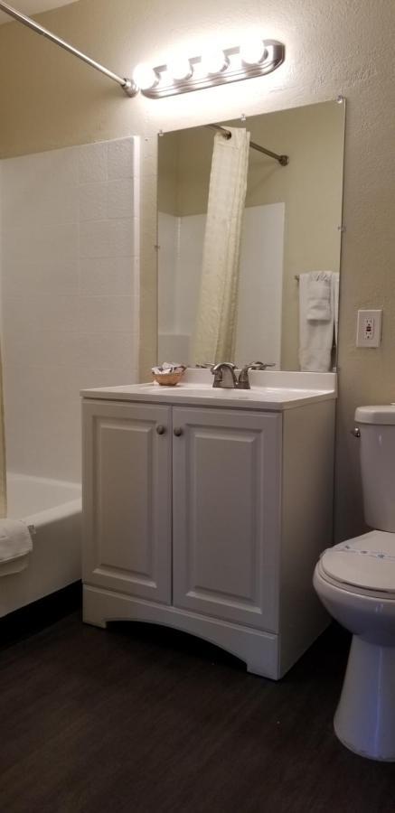 Sierra Crossing Motel Bloomington Екстер'єр фото