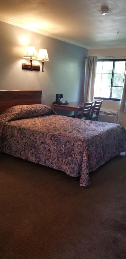 Sierra Crossing Motel Bloomington Екстер'єр фото