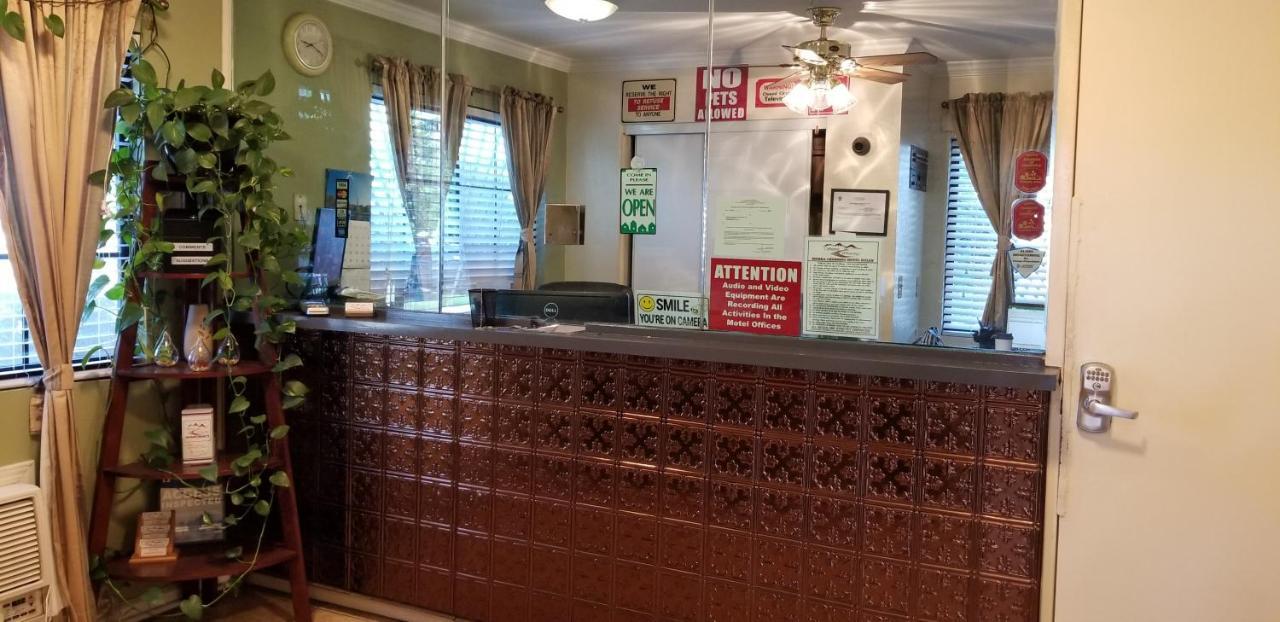 Sierra Crossing Motel Bloomington Екстер'єр фото
